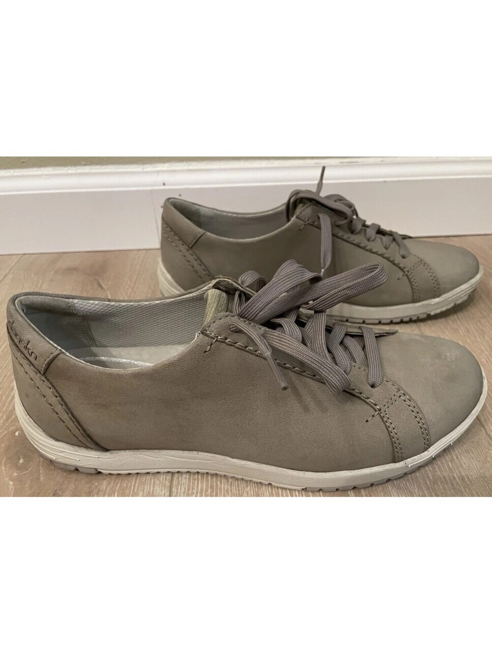 Women’s Dansko Leela Waterproof Nubuck Leather Shoes Taupe Size EU39 / US 8-8.5